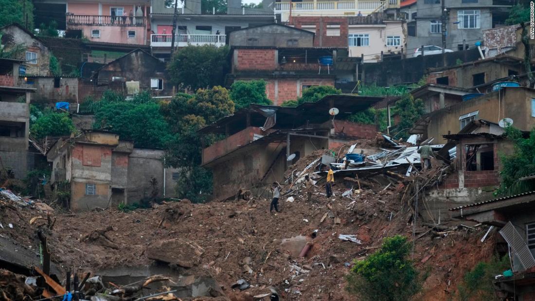 土砂崩れが起きた現場/Silvia Izquierdo/AP