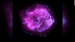 超新星残骸を取り巻く雲、ＮＡＳＡの最新衛星が撮影