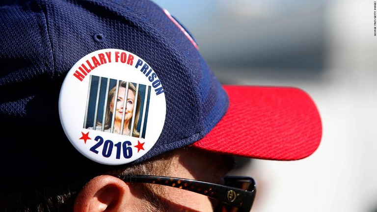 ヒラリー・クリントン氏に対する右派からの非難が一段と勢いを増している/George Frey/Getty Images