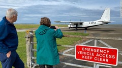 島民にとって航空便は、生活に必要不可欠な医療・社会サービスをすぐに利用するための重要なライフラインだ