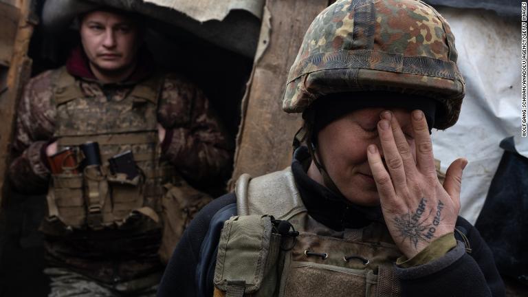 東部ルガンスク州ポパスナ郊外の最前線にいるウクライナ軍兵士＝２０日/Wolfgang Schwan/Anadolu Agency/Getty Images