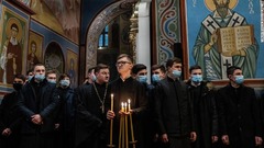 キエフの修道院で追悼式典が行われた。２０１４年にロシア寄りのヤヌコビッチ政権に抗議して亡くなった人々を追悼した＝１８日