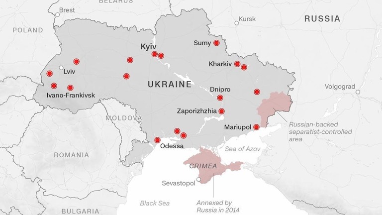 ２４日未明、ウクライナ国内で報じられた攻撃や爆発の位置を示す地図/CNN
