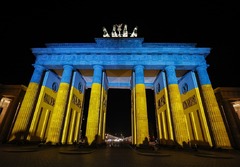 独ベルリンのブランデンブルク門＝２３日