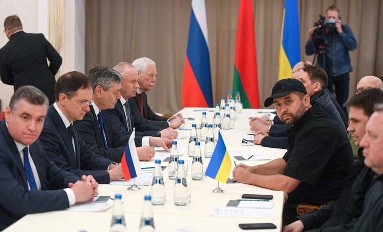 ロシア議会とウクライナ議会の代表団がベラルーシで協議を開始＝２８日/Alexander Kryazhev/TASS/Reuters