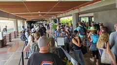 米ハワイ州、国内旅行者の新型コロナ規制を緩和へ