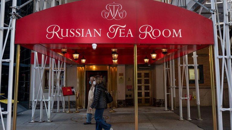 米ニューヨーク市の老舗レストラン「ザ・ロシアン・ティー・ルーム」が苦境に/Alexi Rosenfeld/Getty Images