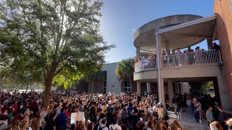 米フロリダ州オレンジ郡にある高校の生徒５００人以上が授業をボイコットして抗議/Will Larkins