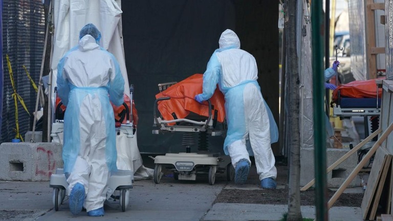 新型コロナウイルスによる世界の死者が累計で６００万人を超えた/Bryan R. Smith/AFP/Getty Images