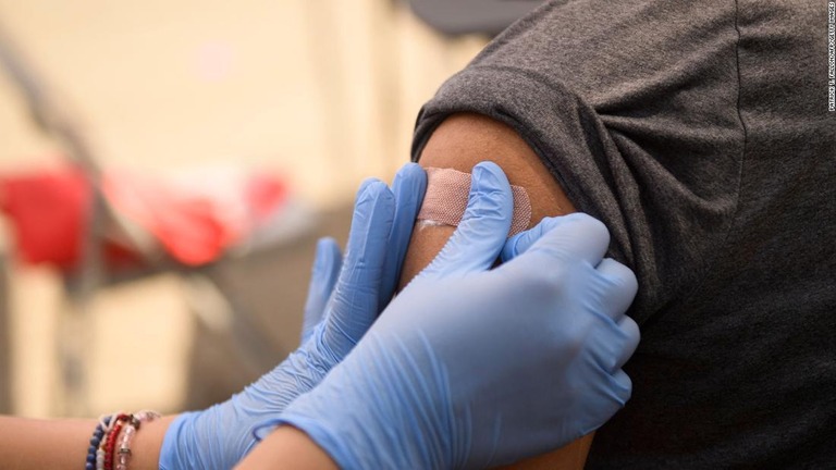 米フロリダ州が健康な子どもにワクチン接種を行わないよう勧告する方針を表明/Patrick T. Fallon/AFP/Getty Images
