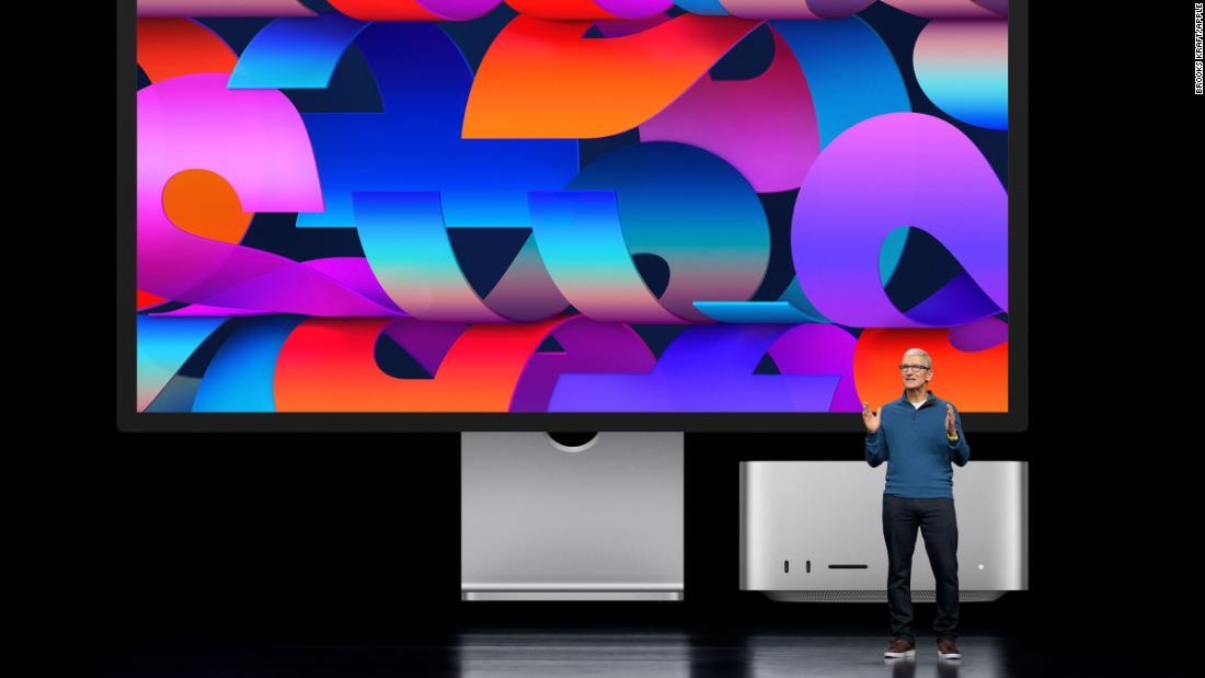 新しいデスクトップ型パソコン「Mac Studio(マック・スタジオ)」/Brooks Kraft/Apple