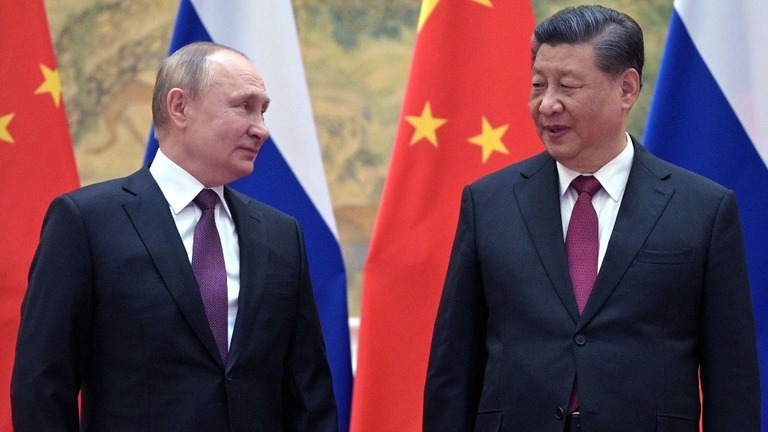 ２月４日、北京で会談した習近平国家主席（右）とプーチン大統領/Alexei Druzhinin/Sputnik/AFP/Getty Images