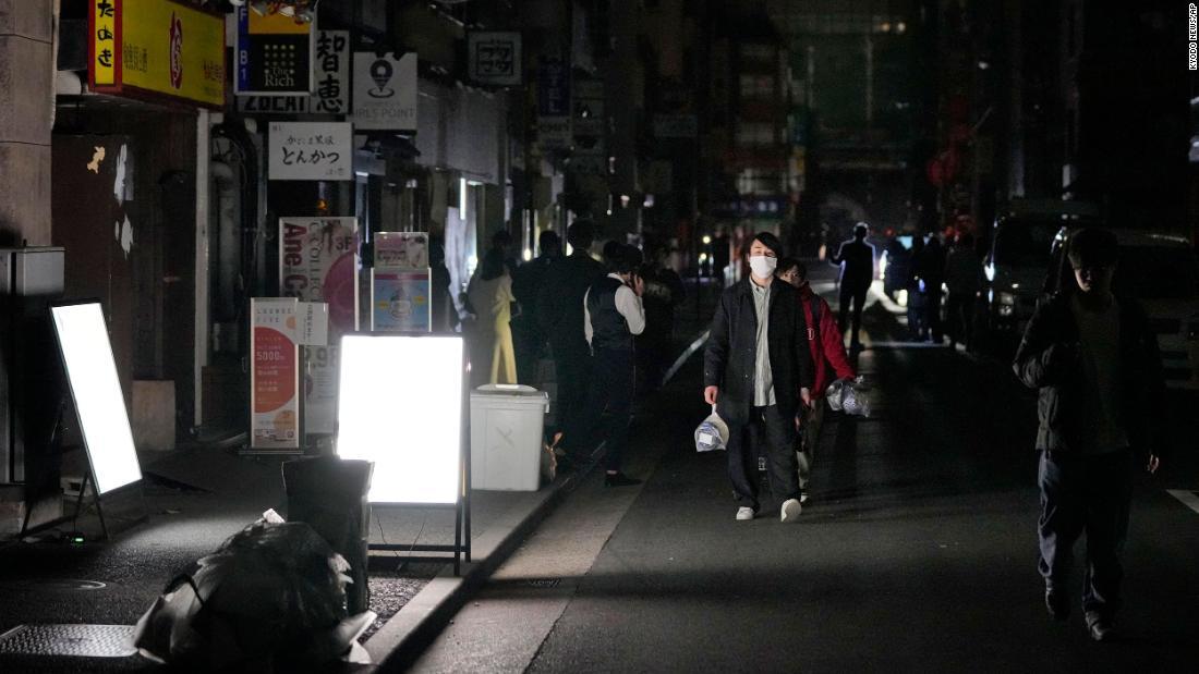 東京では停電が発生した/Kyodo News/AP