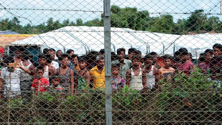 バングラデシュとの国境付近にあるロヒンギャの難民キャンプ＝２０１８年６月、ミャンマー・ラカイン州/Min Kyi Thein/AP