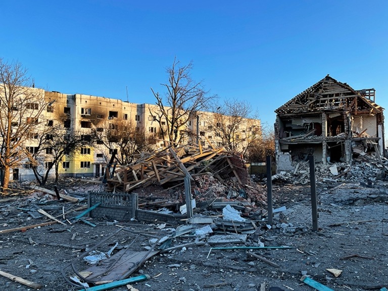 ロシア軍による砲撃で破壊されたマカリフの家屋/Mohammad Javad Abjoushak/SOPA Images/LightRocket/Getty Images/FILE