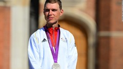 ドイツの元自転車選手、銀メダルをオークションに　ウクライナの子らを支援