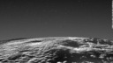 冥王星に連なる火山地帯、「氷の噴火」で巨大ドーム形成