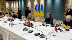 ロシアとウクライナの交渉、停戦への道筋示すも行く手には地雷原