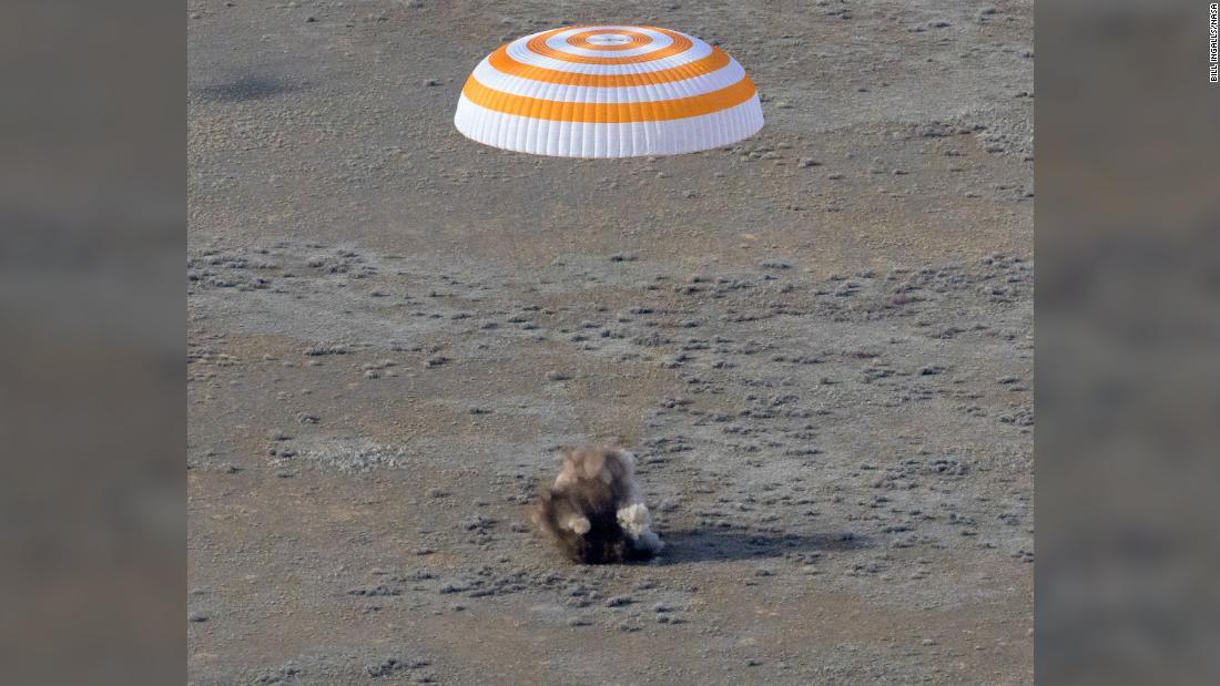 カザフスタンに着陸したソユーズＭＳ―１９
/Bill Ingalls/NASA