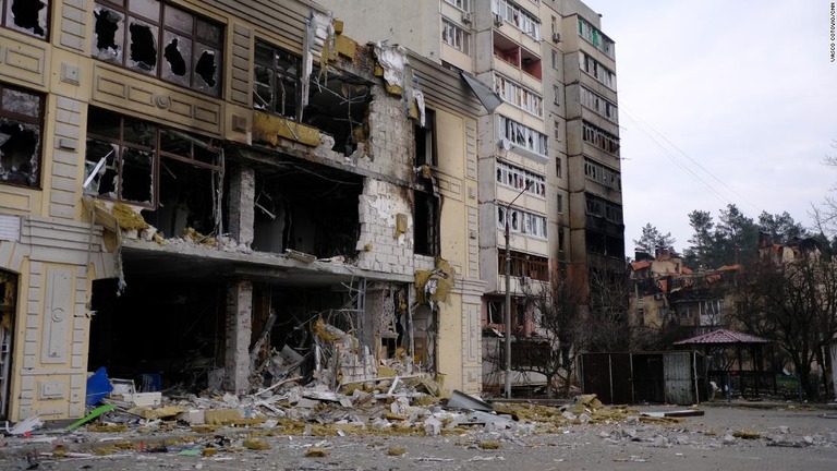 ロシア軍による攻撃で甚大な被害を受けたキエフ郊外のイルピンをＣＮＮが取材した/Vasco Cotovio/CNN