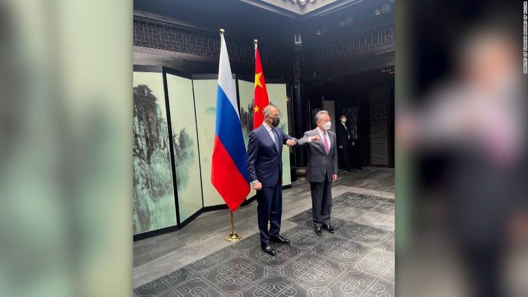 ロシアのラブロフ外相（左）が中国を訪れ、王毅国務委員兼外相と会談した/Ministry of Foreign Affairs of Russia