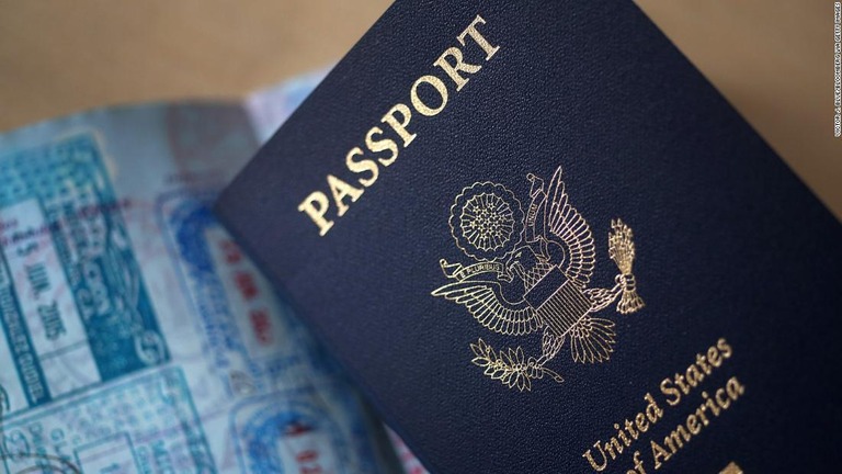 米国のパスポートで男性でも女性でもない「性別Ｘ」が選択可能に/Victor J. Blue/Bloomberg via Getty Images