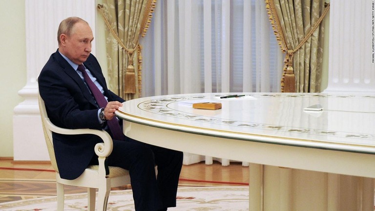 アゼルバイジャンの首脳と会談するプーチン大統領＝２月２２日/Mikhail Klimentyev/Sputnik/AFP/Getty Images