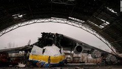 Ａｎ２２５の残骸。ロシア軍がキエフ郊外の空港から撤退したのを受けて公開された