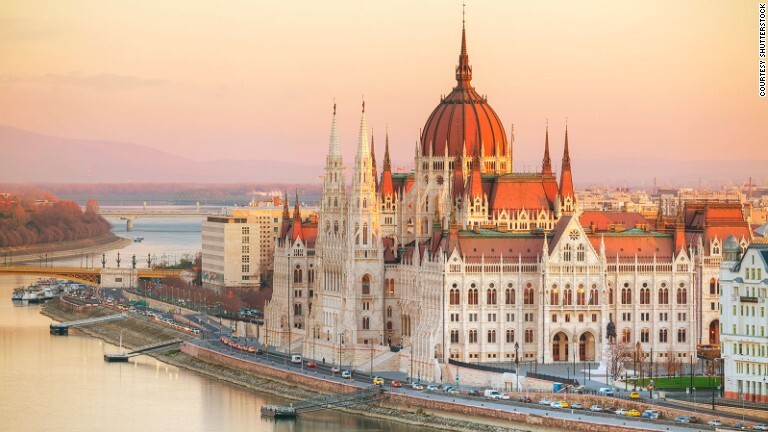 ８位はハンガリー。写真はハンガリーの首都ブダペスト/Courtesy Shutterstock