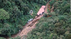 土砂崩れで１１人死亡、違法操業の金鉱埋まる　南米コロンビア