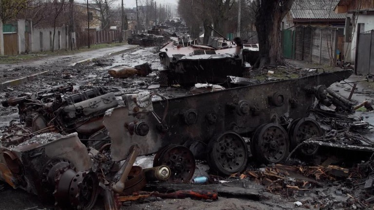 破壊されたロシアの車両＝ブチャ