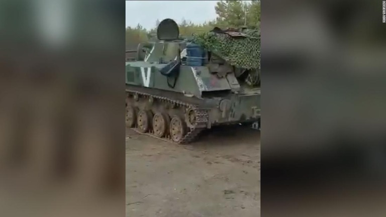 ウクライナ・キーウ（キエフ）で撮影された映像には「V」の文字が書かれたロシア軍の車両が映っていた/From Telegram