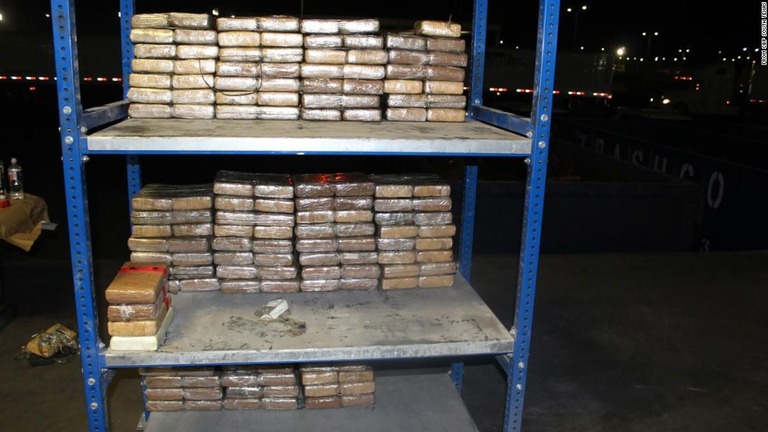 米税関・国境警備局（ＣＢＰ）によると、メキシコから米国に入国しようとした大型トラックから１９３．７キロ分のコカインが見つかった/From CBP South Texas