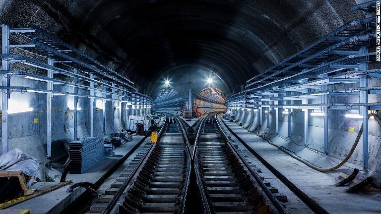 新しい路線は、世界で最も密集した都市のひとつであるロンドンの地下に巧妙に埋め込まれた/Manuel Vazquez/Getty Images