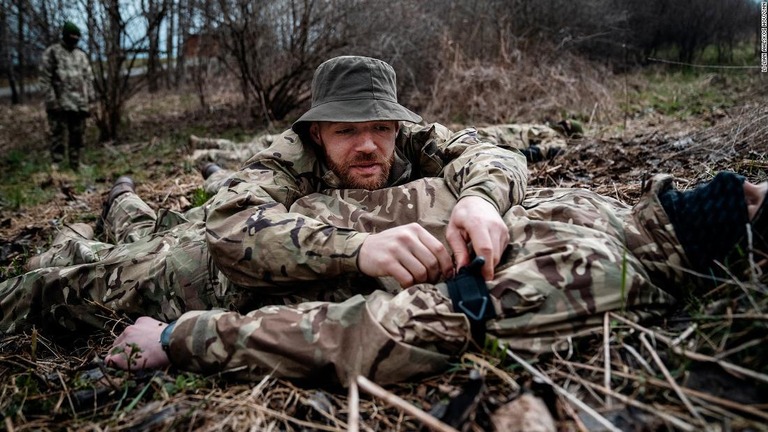 隊員らはウクライナでの戦闘に参加するのを望んでいる/Li-Lian Ahlskog Hou/CNN