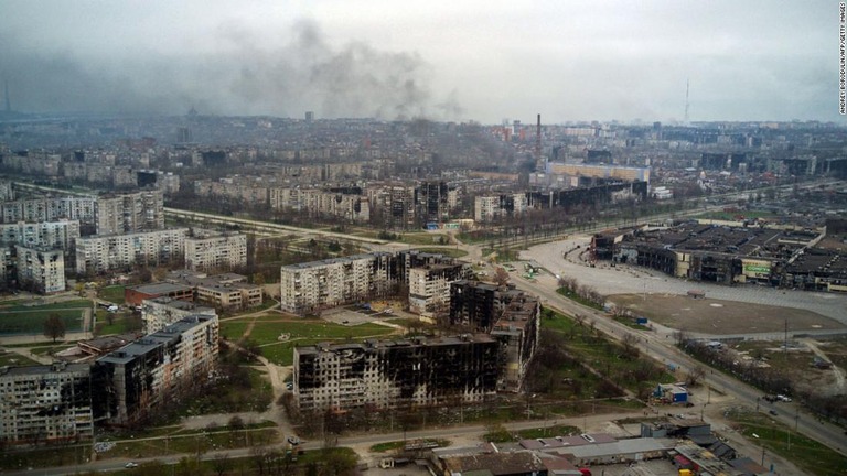 ロシア軍による攻撃を受けるウクライナ・マリウポリ＝１２日/Andrey Borodulin/AFP/Getty Images