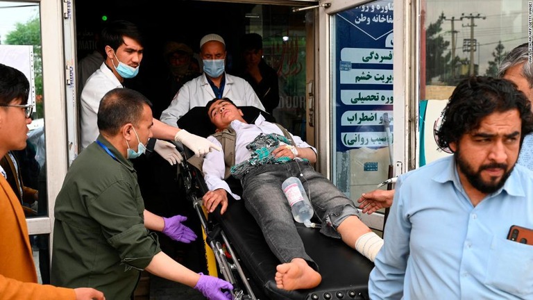 アフガニスタン首都カブールの学校などで爆発があり、死傷者が出た/Wakil Kohsar/AFP/Getty Images