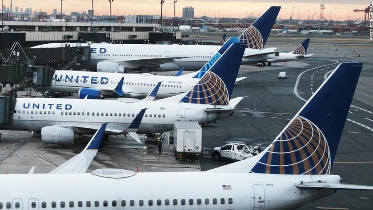 ユナイテッド航空の機体＝ニューアーク・リバティー国際空港＝２０２１年１１月３０日/Spencer Platt/Getty Images 