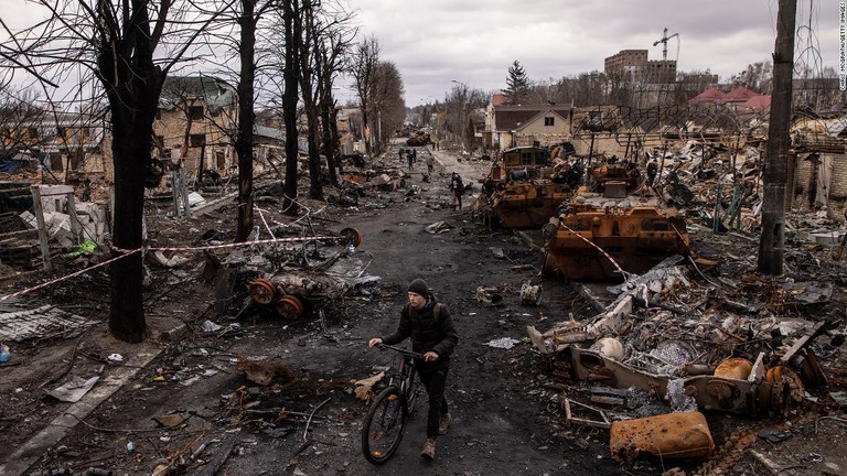 ロシア軍の侵攻を受け、破壊されたブチャの様子/Chris McGrath/Getty Images
