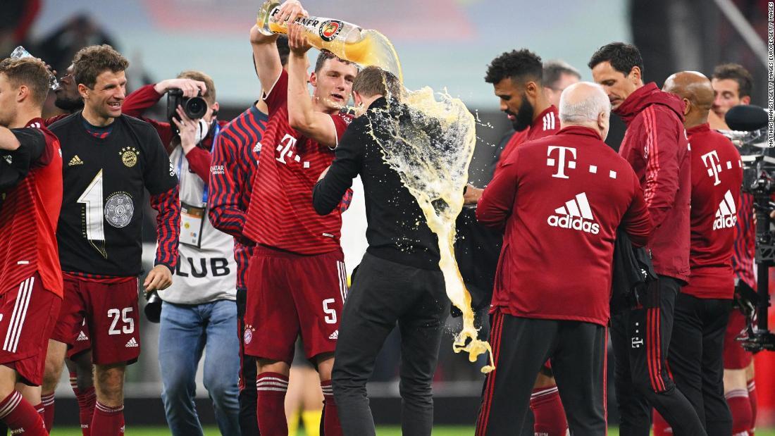 バイエルン・ミュンヘン、10連覇達成 ドイツ・サッカー - CNN バイエルン・ミュンヘン、10連覇達成 ドイツ・サッカー - CNN