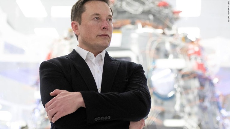 実業家イーロン・マスク氏による買収決定を受けて開催された集会では、従業員からさまざまな質問が出た/Yichuan Cao/Sipa USA/FILE