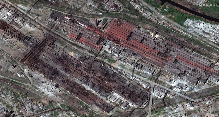 ウクライナ・マリウポリのアゾフスターリ製鉄所から一部市民が避難したことがわかった/Maxar Technologies/Reuters