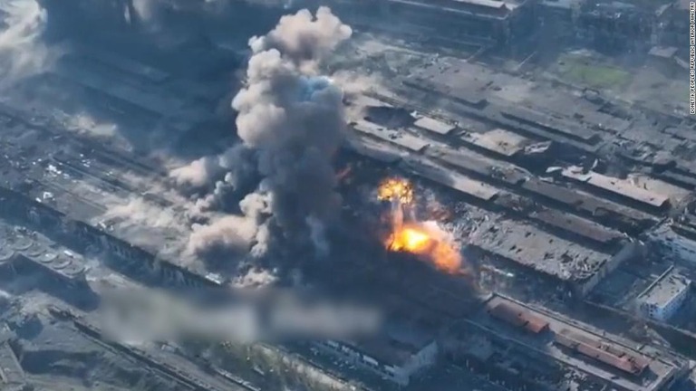 ロシア軍の空爆を受けるマリウポリのアゾフスターリ製鉄所/Donetsk People's Republic Interior Ministry