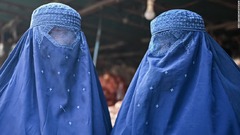 タリバン、女性にブルカ着用義務付け　アフガン