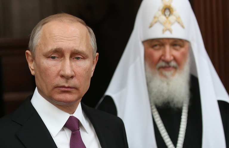ロシアのプーチン大統領（左）とロシア正教会のキリル総主教＝２０１７年５月、ロシア首都モスクワ/Mikhail Svetlov/Getty Images