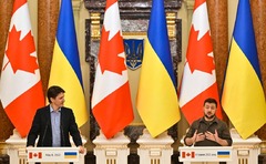 カナダ首相がウクライナ電撃訪問、大統領と共同会見