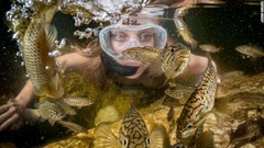 シェルトン氏は、淡水生物と人間がつながる瞬間などをカメラに収めることも好きだという