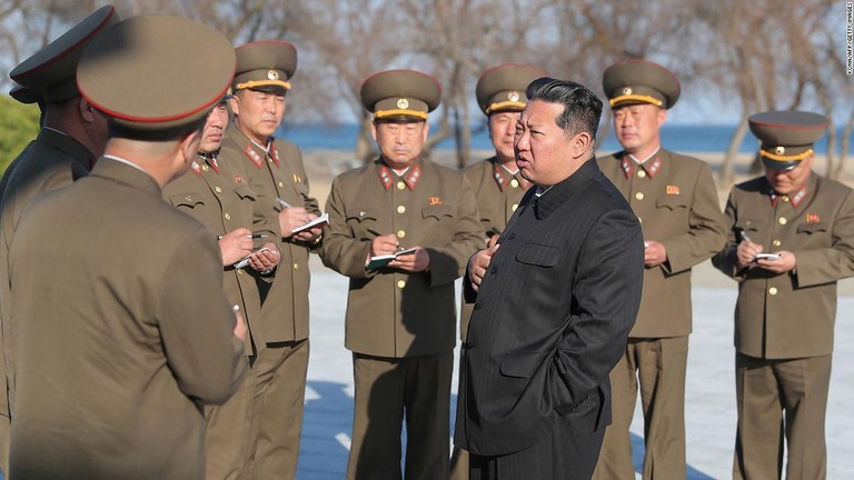 北朝鮮が、長年凍結していた原子炉の建設を再開したとみられることが分かった/KCNA/AFP/Getty Images