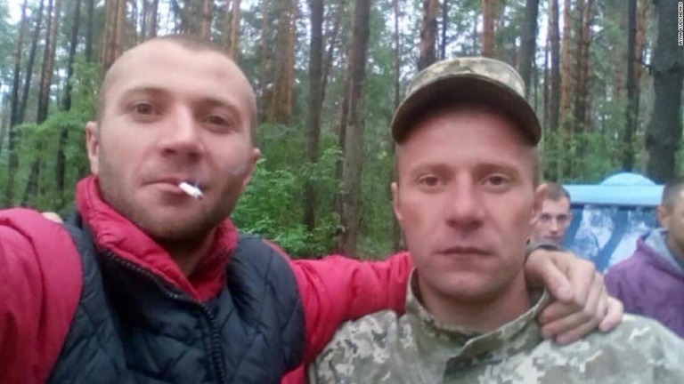 ミコラさんとともに連れ去られ、殺害された兄弟のイエベンさん（左）とドミトロさん/Iryna Kulichenko