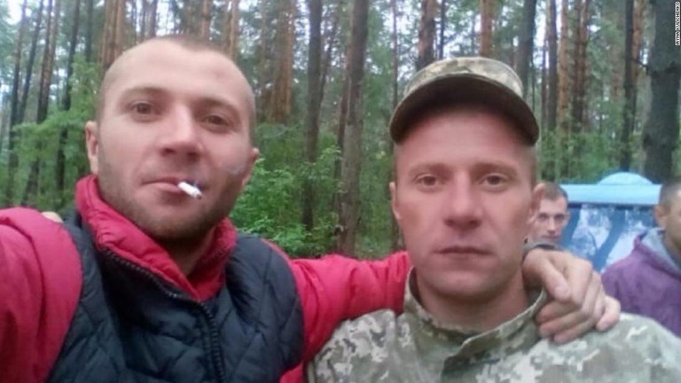 ミコラさんとともに連れ去られ、殺害された兄弟のイエベンさん（左）とドミトロさん/Iryna Kulichenko